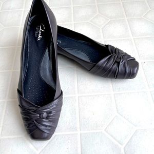 Grey Clarks leather flats - excellent condition and very comfy!
